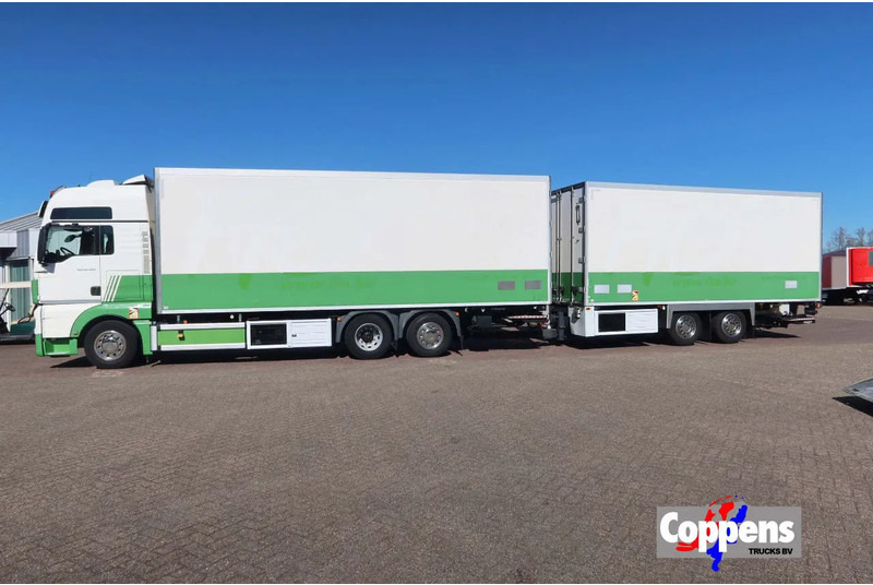 MAN TGX 26.400 Koel/Vries+Klep Flower truck Carrier Supra 850 U - Camion frigorifique: photos 1 MAN TGX 26.400 Koel/Vries+Klep Flower truck Carrier Supra 850 U - Camion frigorifique: photos 1