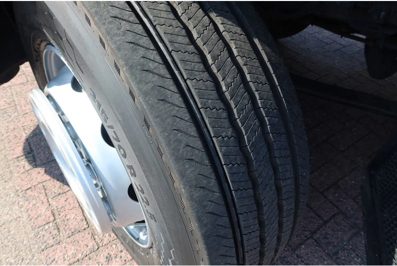 Mercedes-Benz Antos 2127 L Bak + klep 2000 kg Euro 6 - Camion fourgon: photos 5 Mercedes-Benz Antos 2127 L Bak + klep 2000 kg Euro 6 - Camion fourgon: photos 5