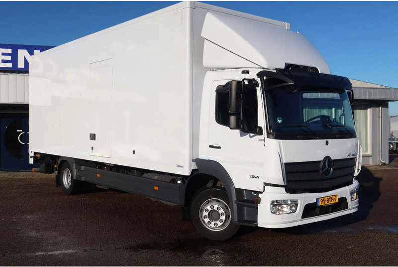 Mercedes-Benz Atego 1321L Bakwagen Laadklep 2000kg / 3 Stoelen!! - Camion fourgon: photos 2 Mercedes-Benz Atego 1321L Bakwagen Laadklep 2000kg / 3 Stoelen!! - Camion fourgon: photos 2