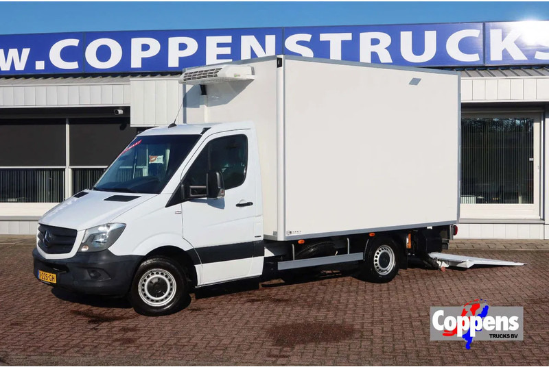 Mercedes-Benz Sprinter 316 CDI Carrier Koel/Vries Bak+Klep. Dag en nacht aansluiting - Utilitaire frigorifique: photos 1 Mercedes-Benz Sprinter 316 CDI Carrier Koel/Vries Bak+Klep. Dag en nacht aansluiting - Utilitaire frigorifique: photos 1