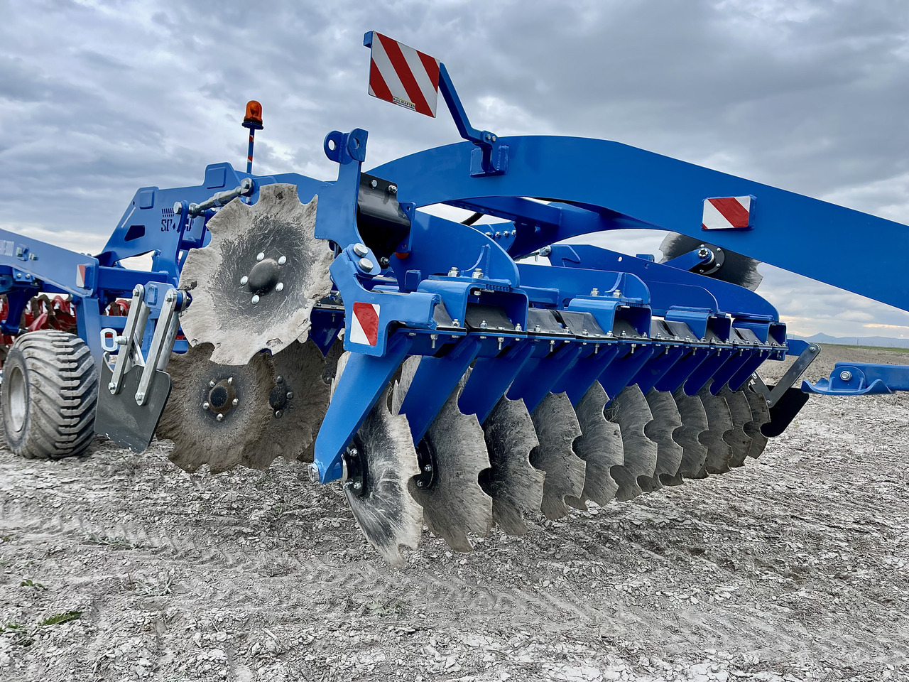 SOIL MASTER _DOMINANT SERIES TRAILED TYPE COMBINE TILLAGE MACHINE - Cover crop: photos 5 SOIL MASTER _DOMINANT SERIES TRAILED TYPE COMBINE TILLAGE MACHINE - Cover crop: photos 5