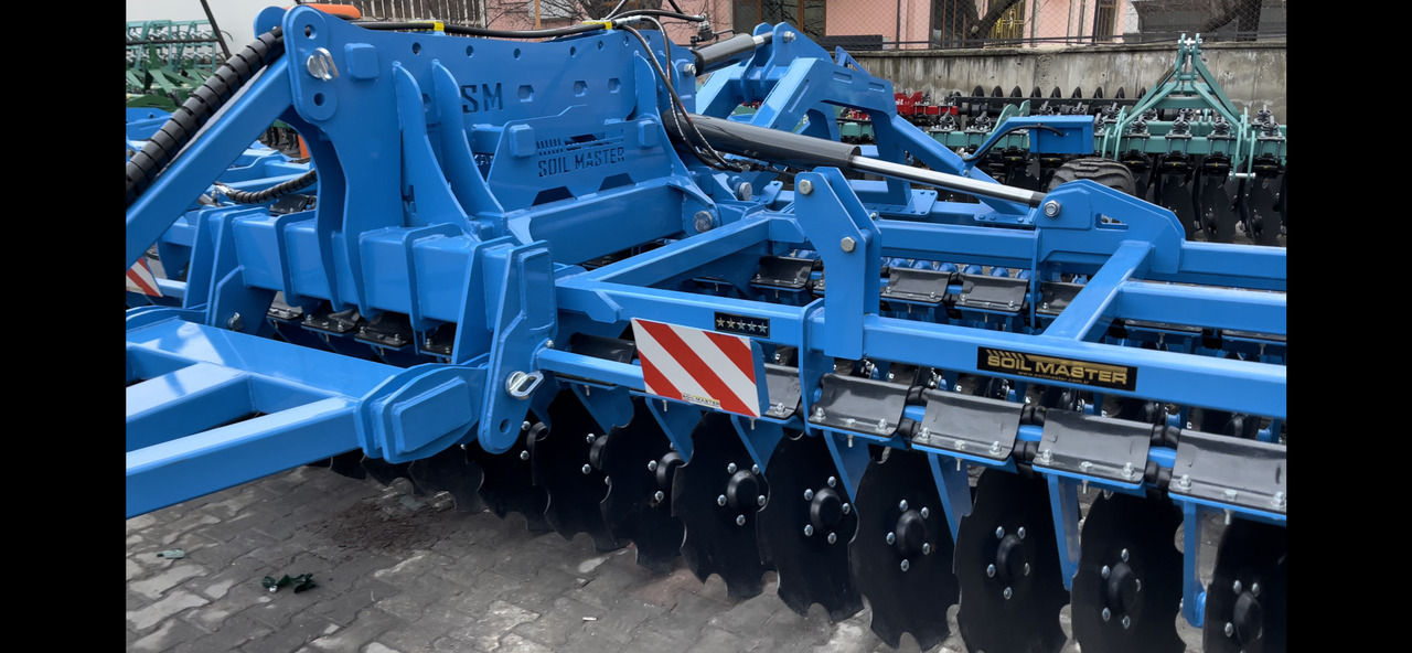SOIL MASTER _GRAND MASTER SERIES FOLDABLE AND TRAILED TYPE MULTI DISC HARROW (RUBBER TYPE LEG) - Cover crop: photos 4 SOIL MASTER _GRAND MASTER SERIES FOLDABLE AND TRAILED TYPE MULTI DISC HARROW (RUBBER TYPE LEG) - Cover crop: photos 4