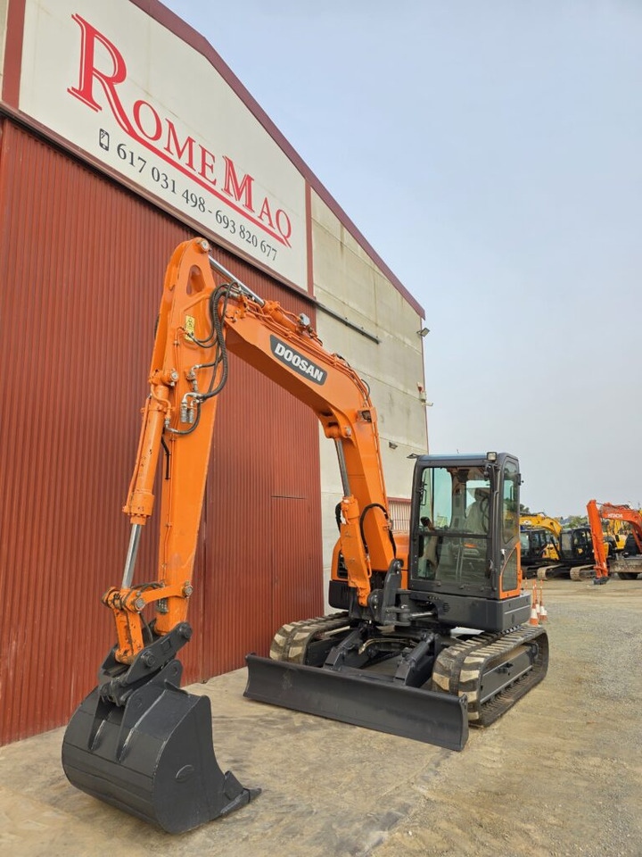 DOOSAN DX85R-3 - Mini pelle: photos 3 DOOSAN DX85R-3 - Mini pelle: photos 3
