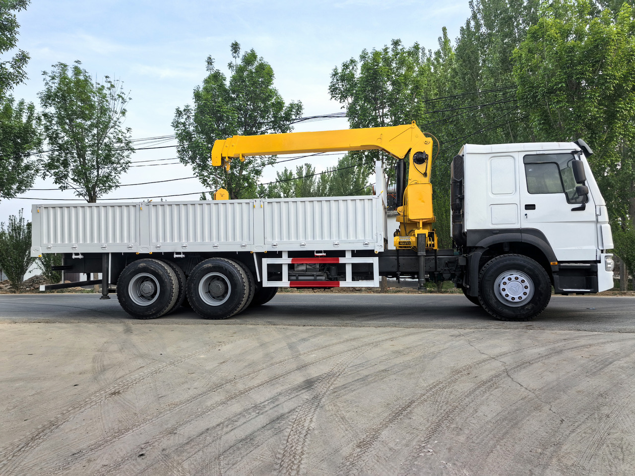 HOWO 371HP CRANE TRUCK - Camion grue: photos 1 HOWO 371HP CRANE TRUCK - Camion grue: photos 1