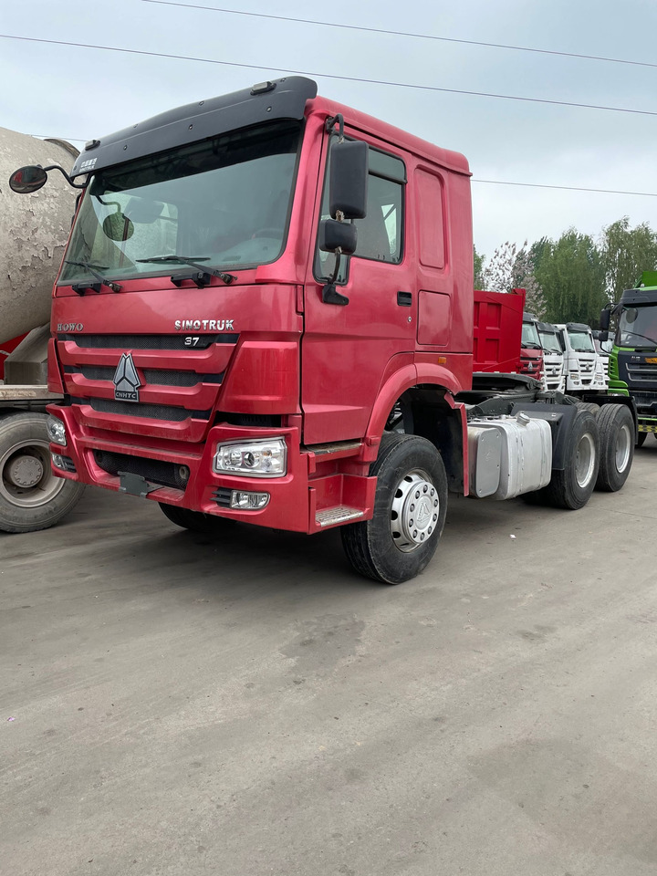 HOWO SINOTRUCK TRACTOR 6X4 371HP - Tracteur routier: photos 1 HOWO SINOTRUCK TRACTOR 6X4 371HP - Tracteur routier: photos 1