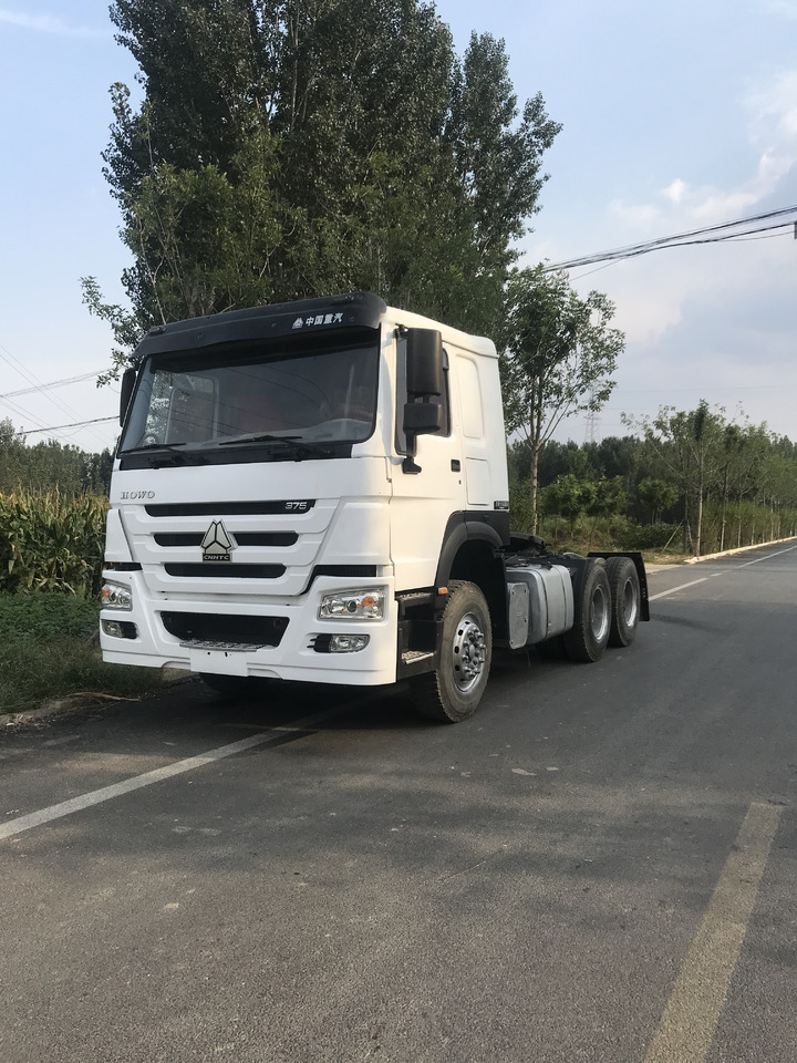 HOWO TRACTOR 6X4 SINOTRUCK 371HP - Tracteur routier: photos 1 HOWO TRACTOR 6X4 SINOTRUCK 371HP - Tracteur routier: photos 1