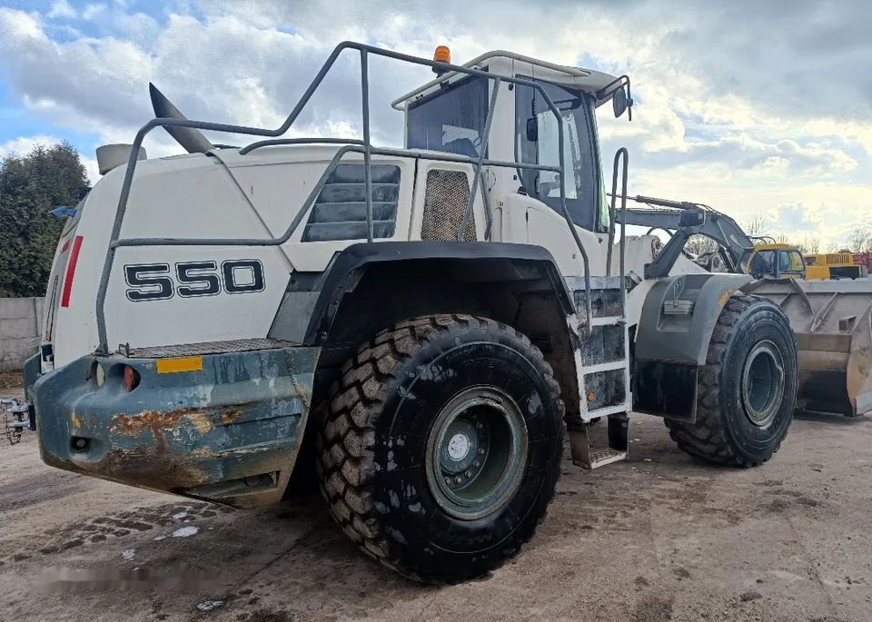 Liebherr L550 2plus2 długi wysięgnik wysypu - Chargeuse sur pneus: photos 3 Liebherr L550 2plus2 długi wysięgnik wysypu - Chargeuse sur pneus: photos 3
