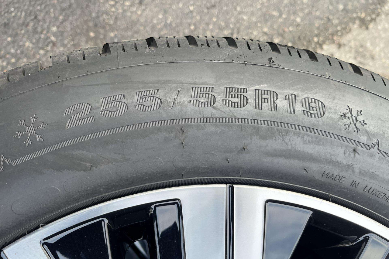 Volkswagen Toureg - Roue complète pour Voiture: photos 4 Volkswagen Toureg - Roue complète pour Voiture: photos 4