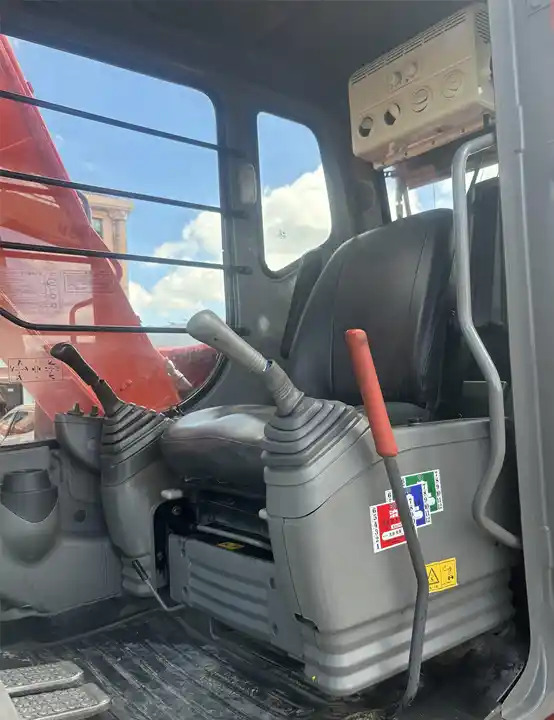 12 Ton Tracked Excavator Low Working Hours Hitachi Zx120 Hydraulic Excavator With Isuzu Engine In Shanghai - Pelle sur chenille: photos 4 12 Ton Tracked Excavator Low Working Hours Hitachi Zx120 Hydraulic Excavator With Isuzu Engine In Shanghai - Pelle sur chenille: photos 4