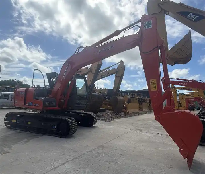 12 Ton Tracked Excavator Low Working Hours Hitachi Zx120 Hydraulic Excavator With Isuzu Engine In Shanghai - Pelle sur chenille: photos 1 12 Ton Tracked Excavator Low Working Hours Hitachi Zx120 Hydraulic Excavator With Isuzu Engine In Shanghai - Pelle sur chenille: photos 1