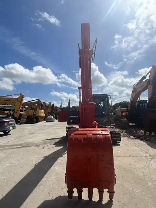 12 Ton Tracked Excavator Low Working Hours Hitachi Zx120 Hydraulic Excavator With Isuzu Engine In Shanghai - Pelle sur chenille: photos 3 12 Ton Tracked Excavator Low Working Hours Hitachi Zx120 Hydraulic Excavator With Isuzu Engine In Shanghai - Pelle sur chenille: photos 3