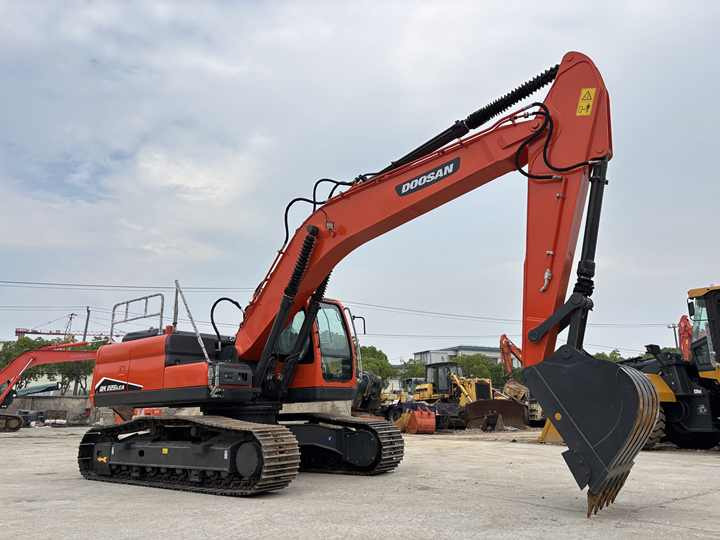 22 Tons Excavator Original Doosan Dx225LCA Crawler Digger Secondhand Used Good Condition Doosan Hydraulic Excavator on Sale - Pelle sur chenille: photos 2 22 Tons Excavator Original Doosan Dx225LCA Crawler Digger Secondhand Used Good Condition Doosan Hydraulic Excavator on Sale - Pelle sur chenille: photos 2