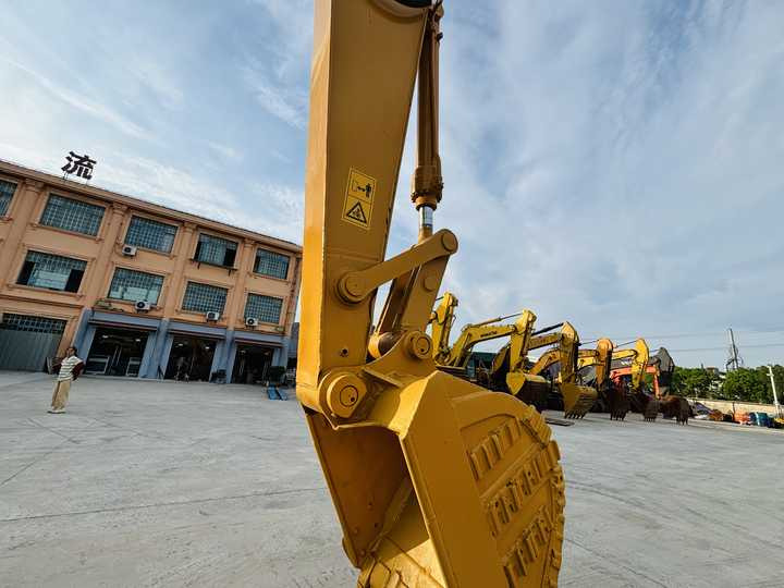 25ton Used Crawler Excavator Cat 325b,Second Hand Tracked Excavator Caterpillar 325bl With Best Price In Shanghai - Pelle sur chenille: photos 5 25ton Used Crawler Excavator Cat 325b,Second Hand Tracked Excavator Caterpillar 325bl With Best Price In Shanghai - Pelle sur chenille: photos 5
