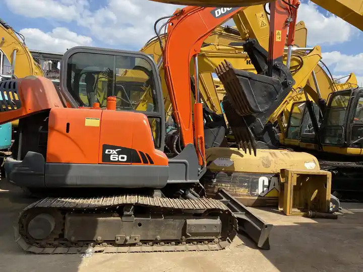 6tons doosan excavator used dx60 dh60 dx55 dh55 mini excavator free shipping - Pelle sur chenille: photos 4 6tons doosan excavator used dx60 dh60 dx55 dh55 mini excavator free shipping - Pelle sur chenille: photos 4