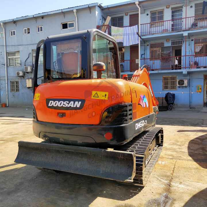Awesome Performance Korea Imported Small Scale Used Doosan Dh60 Excavator - Pelle sur chenille: photos 5 Awesome Performance Korea Imported Small Scale Used Doosan Dh60 Excavator - Pelle sur chenille: photos 5