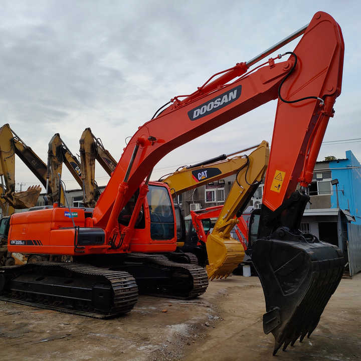 Best Selling DOOSAN excavator machine construction used machinery equipment dx225 DX60 DX70 DH60 DH220 used excavator low price - Pelle: photos 1 Best Selling DOOSAN excavator machine construction used machinery equipment dx225 DX60 DX70 DH60 DH220 used excavator low price - Pelle: photos 1