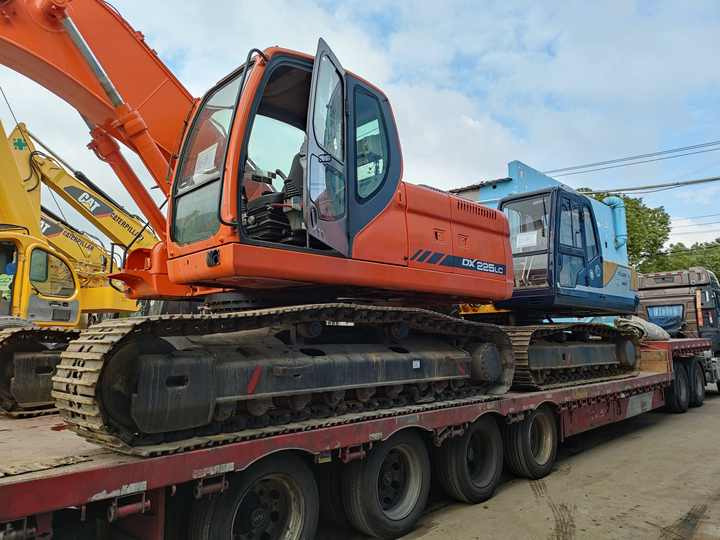 Best Selling DOOSAN excavator machine construction used machinery equipment dx225 DX60 DX70 DH60 DH220 used excavators in stock - Pelle: photos 3 Best Selling DOOSAN excavator machine construction used machinery equipment dx225 DX60 DX70 DH60 DH220 used excavators in stock - Pelle: photos 3