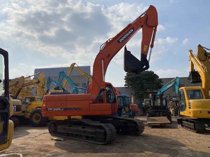 Best Selling DOOSAN excavator machine construction used machinery equipment dx225 DX60 DX70 DH60 DH220 used excavators in stock - Pelle: photos 3 Best Selling DOOSAN excavator machine construction used machinery equipment dx225 DX60 DX70 DH60 DH220 used excavators in stock - Pelle: photos 3
