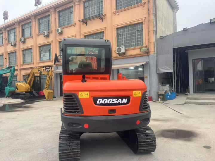 High Quality Hot Selling 6ton Second Hand Excavator Machine Mini Small Excavator DX60-9C Used Doosan Excavator for Sale DX60 - Pelle: photos 5 High Quality Hot Selling 6ton Second Hand Excavator Machine Mini Small Excavator DX60-9C Used Doosan Excavator for Sale DX60 - Pelle: photos 5