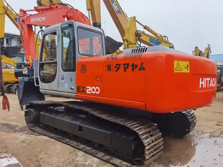Popular Second Hand Hitachi Excavator Ex200 Used Hitachi Crawler Digger Original Made In Japan at Low Price For Sale - Pelle sur chenille: photos 2 Popular Second Hand Hitachi Excavator Ex200 Used Hitachi Crawler Digger Original Made In Japan at Low Price For Sale - Pelle sur chenille: photos 2