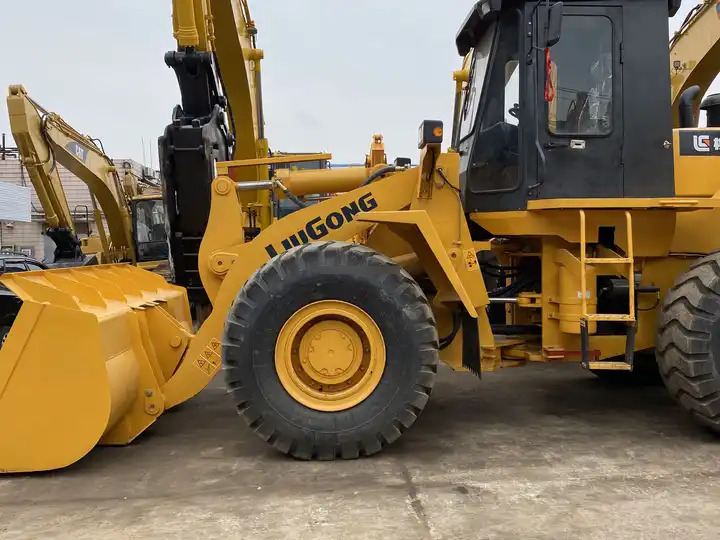 Second hand LiuGong wheel loader LG856 ,good condition chinese loader 856 wheel loader ,Liu gong Wheel Loader 856 Earth-moving - Chargeuse sur pneus: photos 2 Second hand LiuGong wheel loader LG856 ,good condition chinese loader 856 wheel loader ,Liu gong Wheel Loader 856 Earth-moving - Chargeuse sur pneus: photos 2