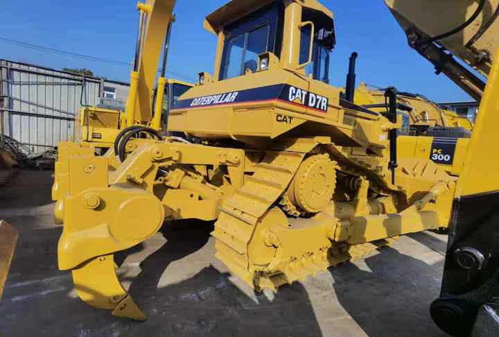 Used Bulldozers CAT D7R D8R with low price in Low Working Hour - Bulldozer: photos 3 Used Bulldozers CAT D7R D8R with low price in Low Working Hour - Bulldozer: photos 3