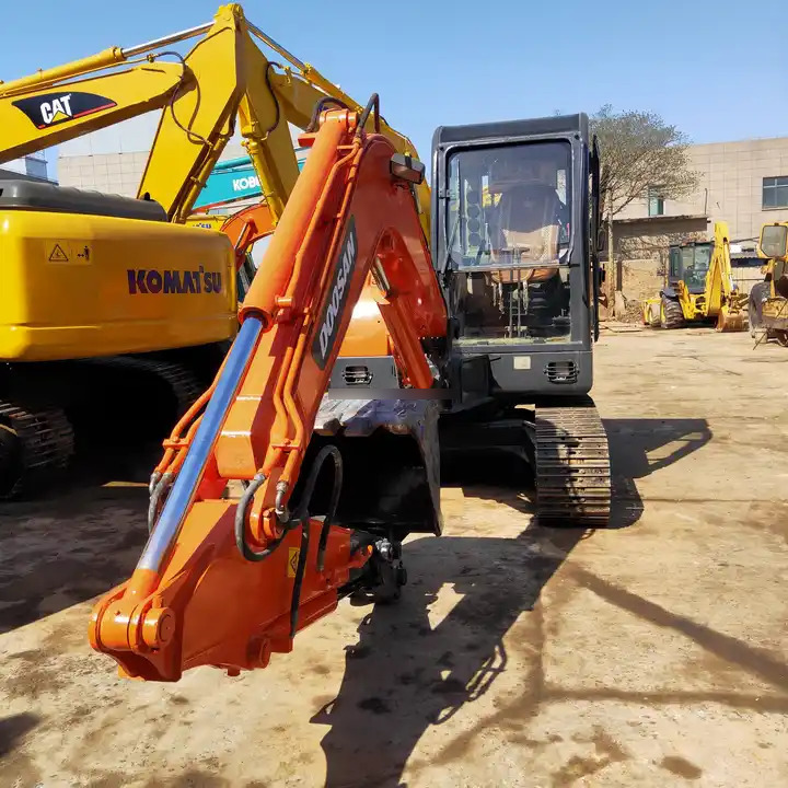 Used Doosan Machinery for Sale Mini excavator DH55-V DH60-7 for sale Fast Delivery Competitive Price Digger Hydraulic Excavator - Pelle sur chenille: photos 2 Used Doosan Machinery for Sale Mini excavator DH55-V DH60-7 for sale Fast Delivery Competitive Price Digger Hydraulic Excavator - Pelle sur chenille: photos 2