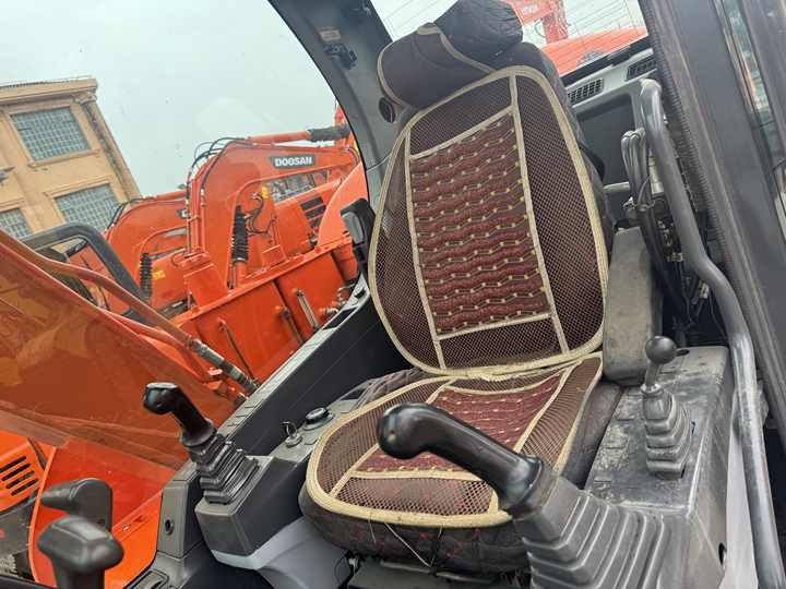 Used Excavator Doosan DX75-9C Second-hand Excavator Digger DX75-9C Compact Shovel Crawler Doosan 75 Excavator Doosan Dx75-9C - Pelle sur chenille: photos 5 Used Excavator Doosan DX75-9C Second-hand Excavator Digger DX75-9C Compact Shovel Crawler Doosan 75 Excavator Doosan Dx75-9C - Pelle sur chenille: photos 5