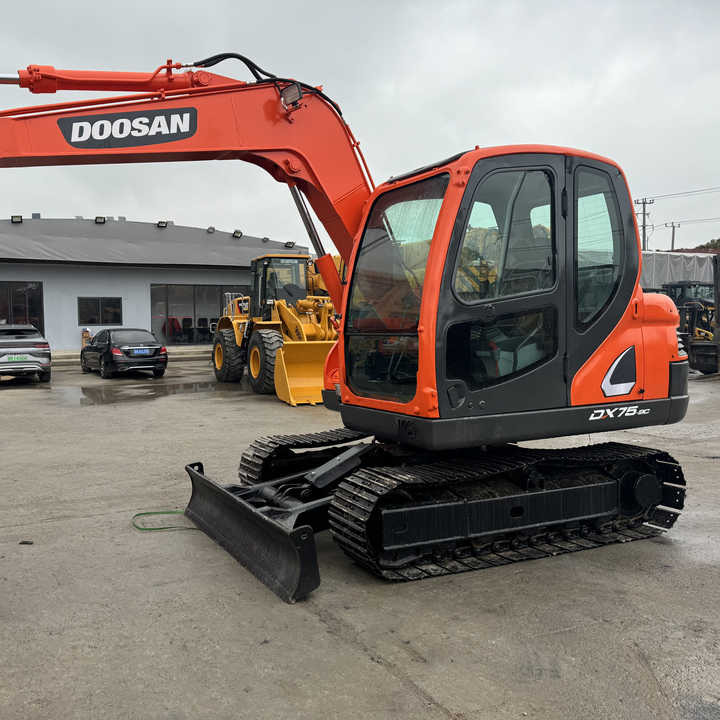 Used Excavator Doosan DX75-9C Second-hand Excavator Digger DX75-9C Compact Shovel Crawler Doosan 75 Excavator Doosan Dx75-9C - Pelle sur chenille: photos 1 Used Excavator Doosan DX75-9C Second-hand Excavator Digger DX75-9C Compact Shovel Crawler Doosan 75 Excavator Doosan Dx75-9C - Pelle sur chenille: photos 1