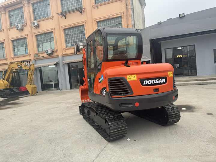 Used Excavator Doosan Dx60 Excavators Earth-moving Machinery Doosan Dx60 Dx80 Dx75 Dx225 Dh55 Dx60-9c for Sale - Pelle sur chenille: photos 2 Used Excavator Doosan Dx60 Excavators Earth-moving Machinery Doosan Dx60 Dx80 Dx75 Dx225 Dh55 Dx60-9c for Sale - Pelle sur chenille: photos 2