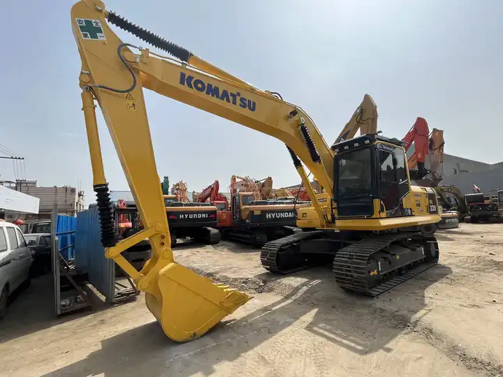 Used KOMATSU PC200-8 digger ,20ton komatsu pc200-8 excavator,komatsu pc200 original japan surplus in good condition - Pelle sur chenille: photos 3 Used KOMATSU PC200-8 digger ,20ton komatsu pc200-8 excavator,komatsu pc200 original japan surplus in good condition - Pelle sur chenille: photos 3