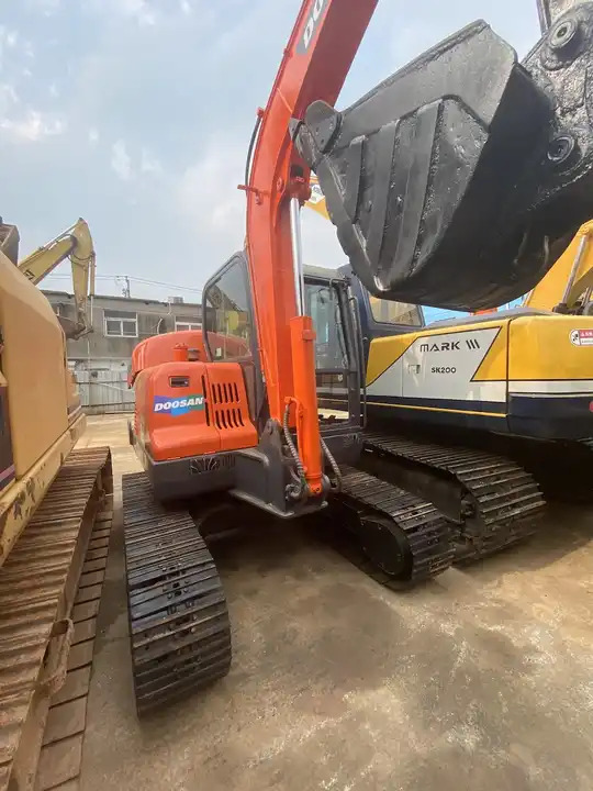 Pelle sur chenille Used doosan 6ton dx60 excavator on sale in stock: photos 7