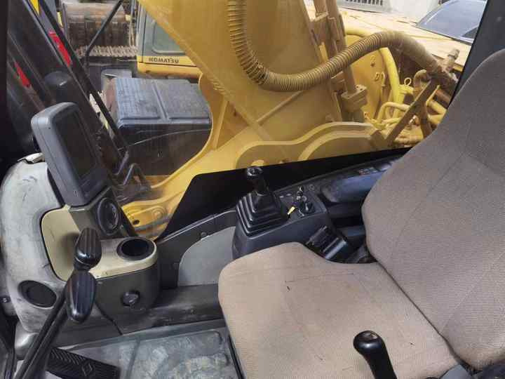 Used komatsu PC 56-7 Pc60-7 Crawler Excavator 6 Ton Excavator In Shanghai China For Sale PC 60 60-7 PC60 PC78 Nice excavator - Pelle sur chenille: photos 5 Used komatsu PC 56-7 Pc60-7 Crawler Excavator 6 Ton Excavator In Shanghai China For Sale PC 60 60-7 PC60 PC78 Nice excavator - Pelle sur chenille: photos 5