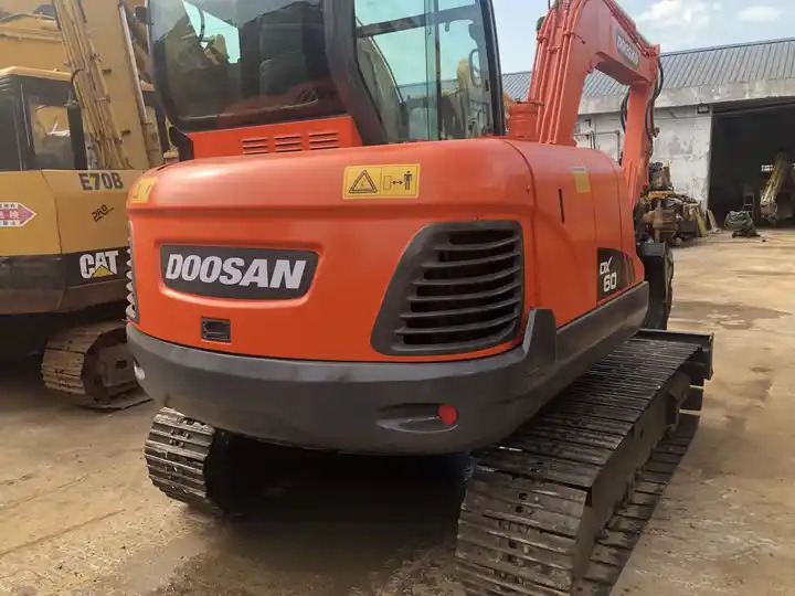 Doosan excavator used dx60 dh60 dx55 dh55 mini excavator 6 ton mini excavator free shipping - Pelle sur chenille: photos 3 Doosan excavator used dx60 dh60 dx55 dh55 mini excavator 6 ton mini excavator free shipping - Pelle sur chenille: photos 3