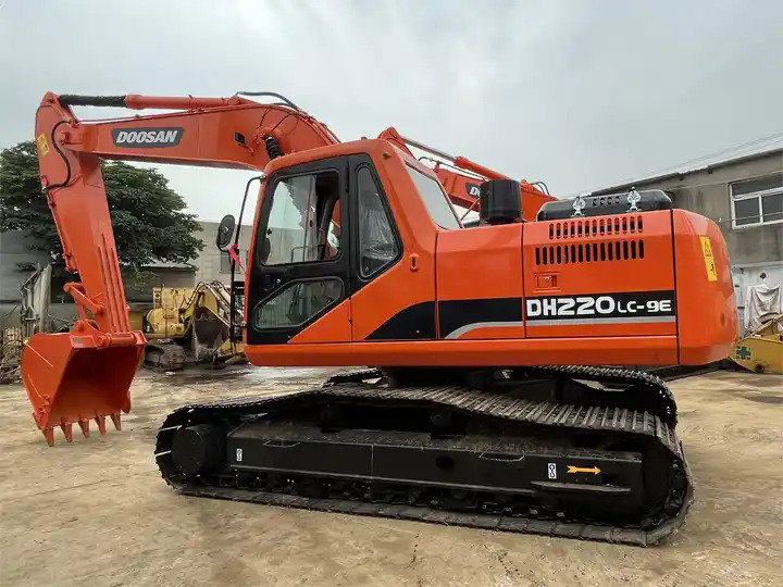 Used original Korea Doosan 20 ton excavator with cheap price and good condition DOOSAN Dx220LC-9e - Pelle sur chenille: photos 3 Used original Korea Doosan 20 ton excavator with cheap price and good condition DOOSAN Dx220LC-9e - Pelle sur chenille: photos 3