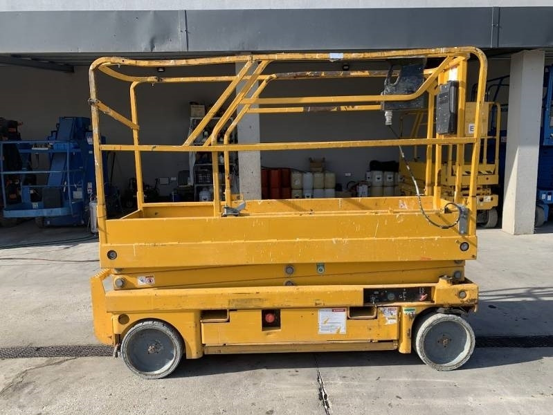 Haulotte Compact 8 - 8m, electric - Nacelle ciseaux: photos 4 Haulotte Compact 8 - 8m, electric - Nacelle ciseaux: photos 4
