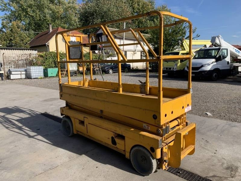 Haulotte Compact 8 - 8m, electric - Nacelle ciseaux: photos 1 Haulotte Compact 8 - 8m, electric - Nacelle ciseaux: photos 1