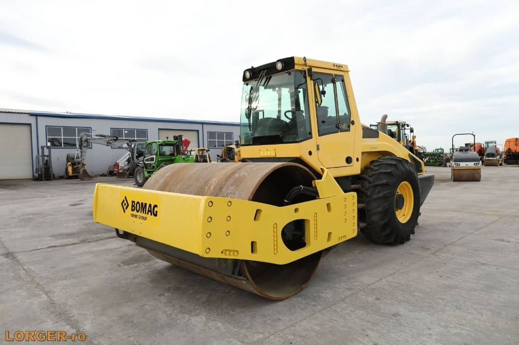 Bomag BW 216 D H-4 - Compacteur à pieds de mouton/ Monocylindre: photos 1 Bomag BW 216 D H-4 - Compacteur à pieds de mouton/ Monocylindre: photos 1