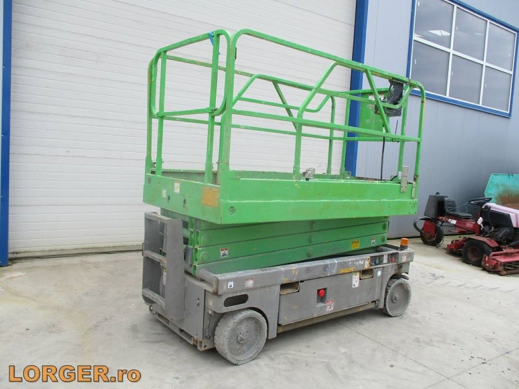 Haulotte Compact 10 - Nacelle ciseaux: photos 1 Haulotte Compact 10 - Nacelle ciseaux: photos 1