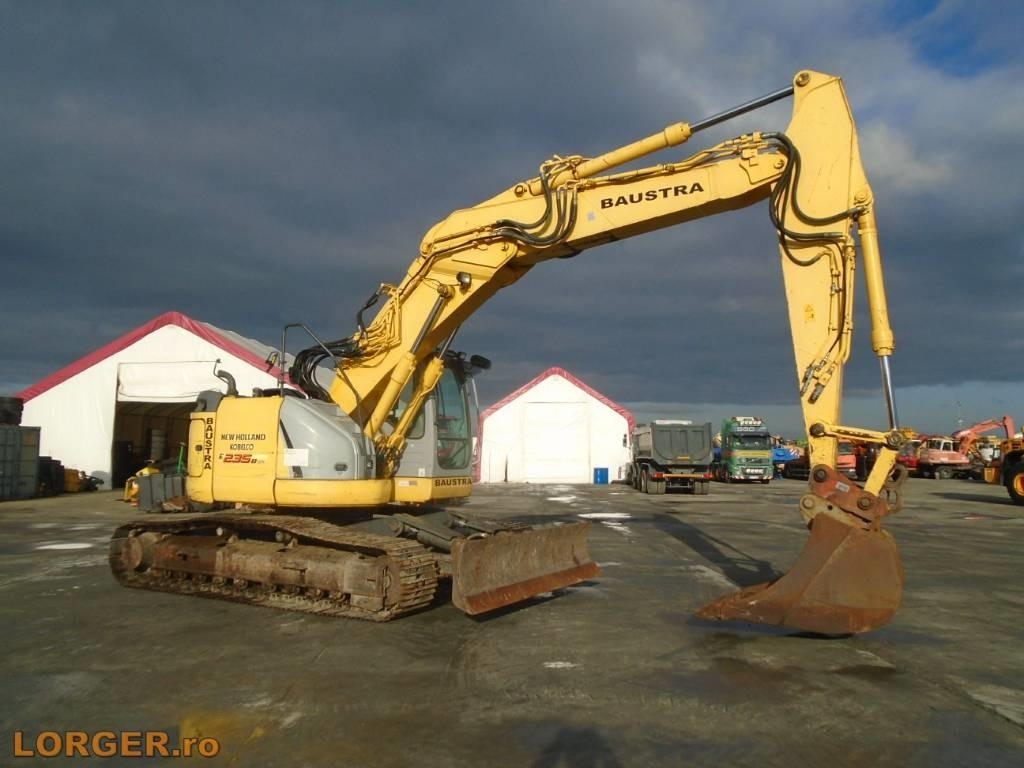 New Holland E 235 B SR-2* Blade - Pelle sur chenille: photos 1 New Holland E 235 B SR-2* Blade - Pelle sur chenille: photos 1