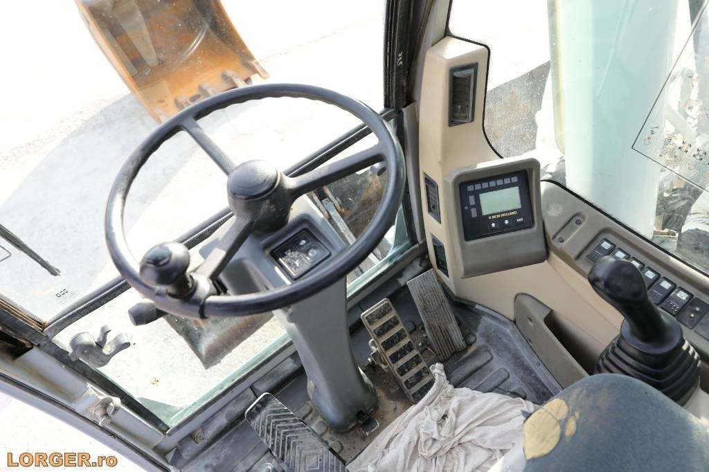 Pelle sur pneus New Holland MH 6.6 + Sandvic Hammer: photos 14