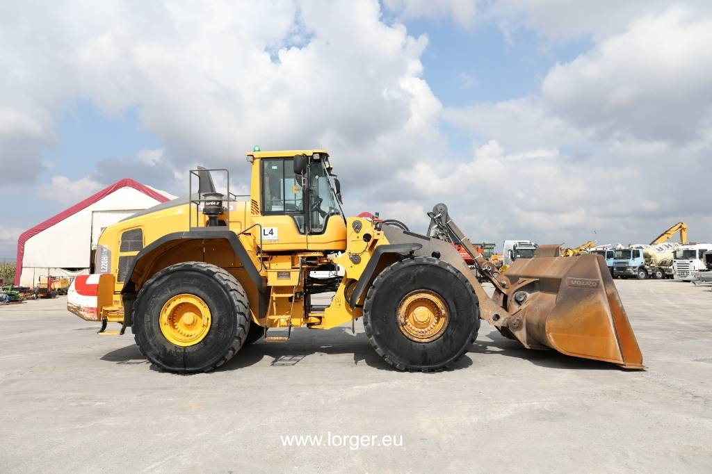 Volvo L 220 H - Chargeuse sur pneus: photos 2 Volvo L 220 H - Chargeuse sur pneus: photos 2