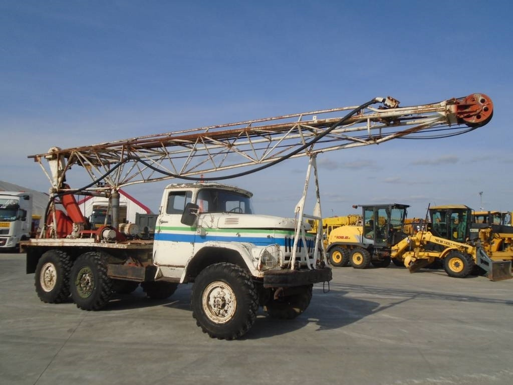 ZIL 6×6  - Foreuse: photos 1 ZIL 6×6  - Foreuse: photos 1