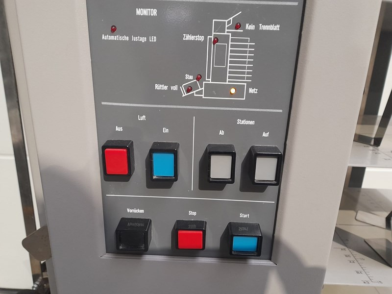 Horizon AC-8000 S | collator | 8 stations | 1992 - Machine d'impression: photos 3 Horizon AC-8000 S | collator | 8 stations | 1992 - Machine d'impression: photos 3