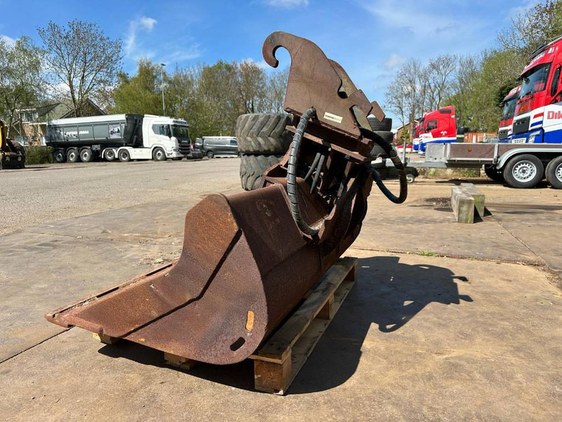 Cangini Benne CW10 tiltbucket / schwenklöffel / kantelbak - Godet pour Engins de chantier: photos 3 Cangini Benne CW10 tiltbucket / schwenklöffel / kantelbak - Godet pour Engins de chantier: photos 3