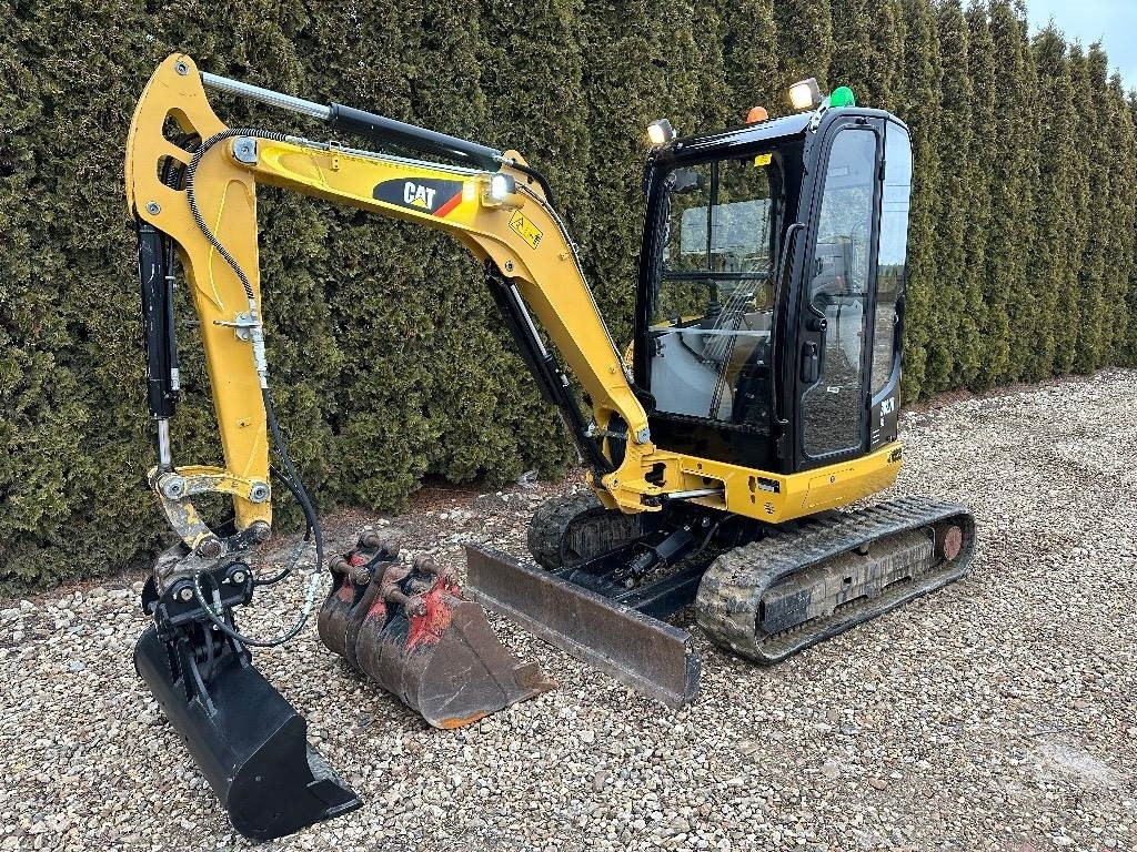 CAT 302.7 D CR - Mini pelle: photos 1 CAT 302.7 D CR - Mini pelle: photos 1