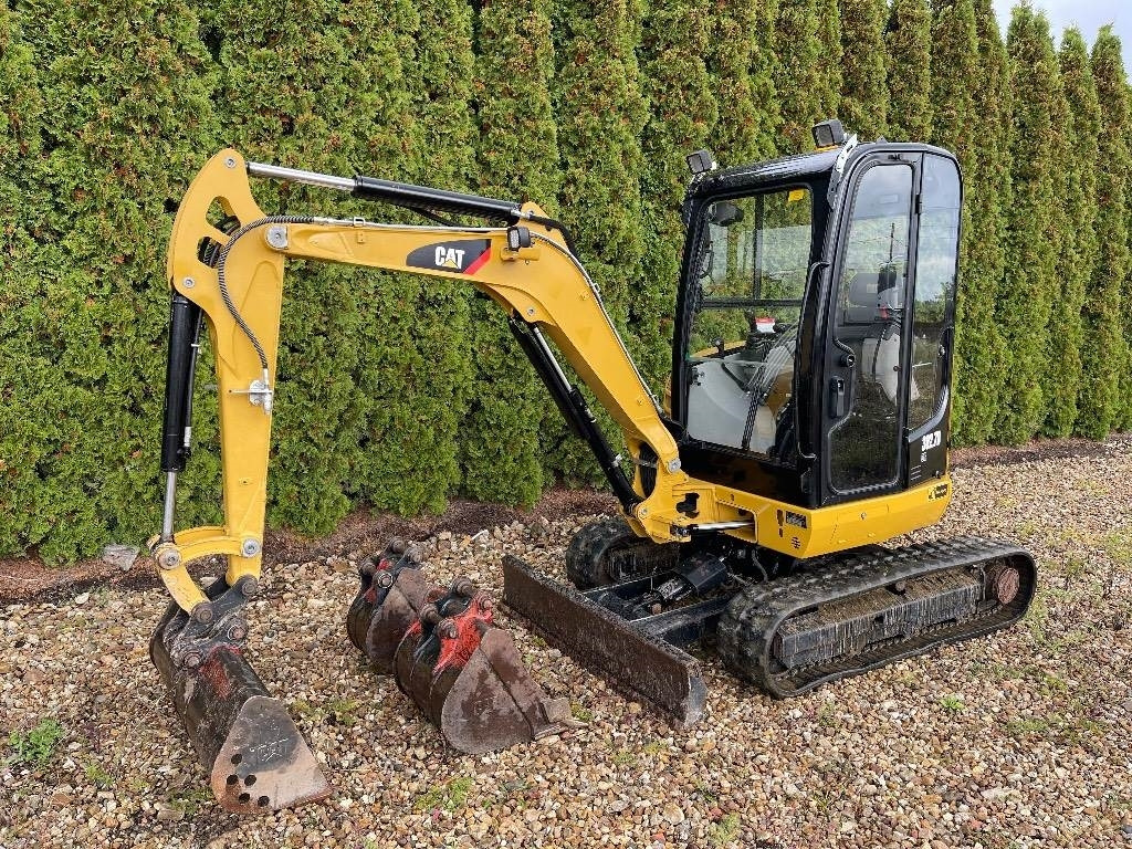 CAT 302.7D CR - Mini pelle: photos 1 CAT 302.7D CR - Mini pelle: photos 1