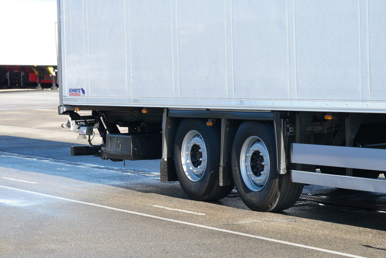 Schmitz Cargobull SKO 18 /LBW BÄR 2500 kg / CARRIER 1550 / ROLLTOR - Semi-remorque fourgon: photos 5 Schmitz Cargobull SKO 18 /LBW BÄR 2500 kg / CARRIER 1550 / ROLLTOR - Semi-remorque fourgon: photos 5