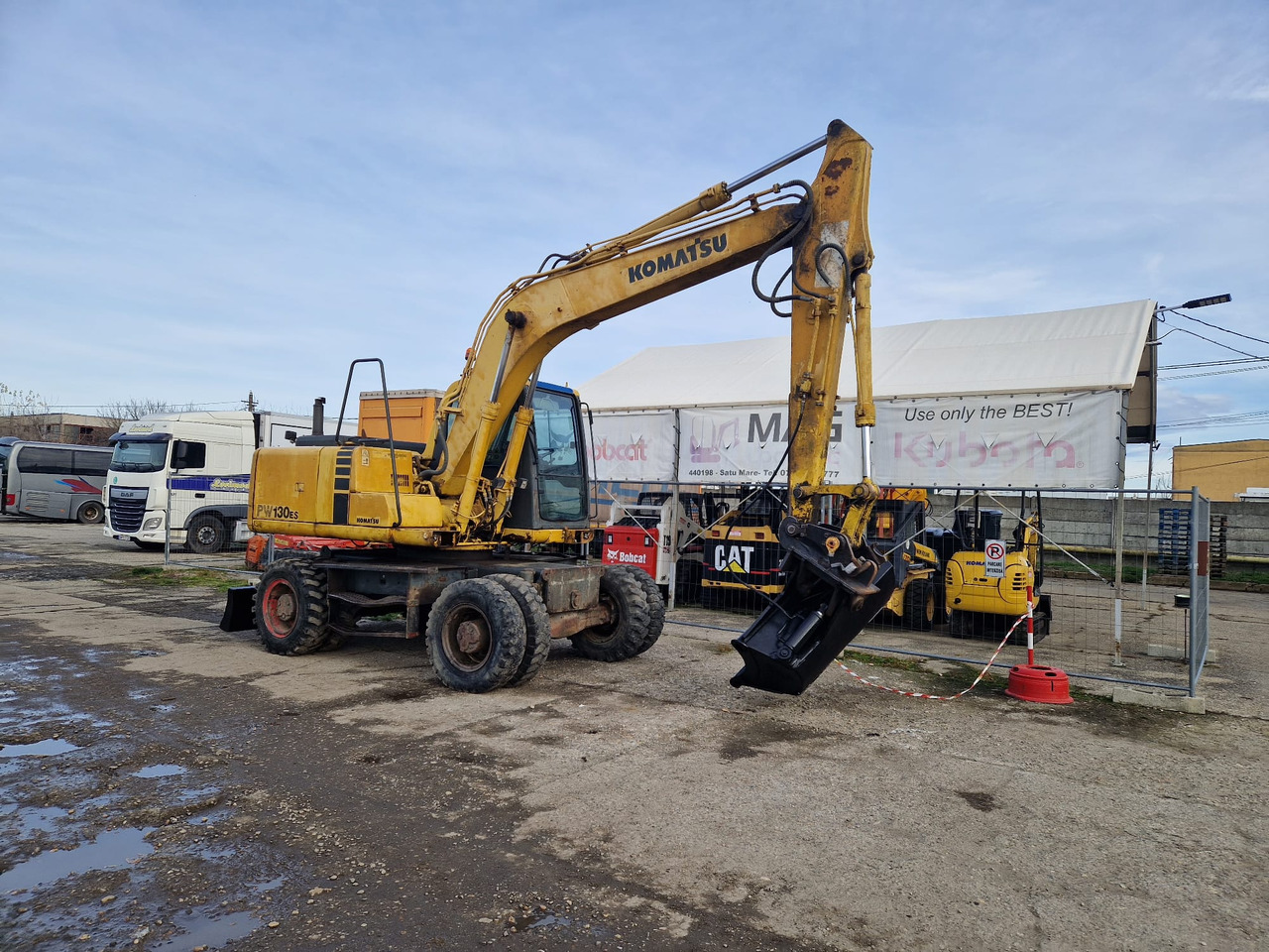 KOMATSU PW130 ES-6K - Pelle sur pneus: photos 2 KOMATSU PW130 ES-6K - Pelle sur pneus: photos 2
