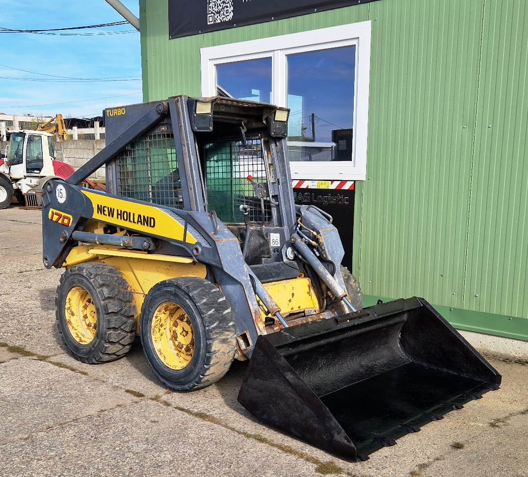NEW HOLLAND S170 - Mini chargeuse: photos 3 NEW HOLLAND S170 - Mini chargeuse: photos 3